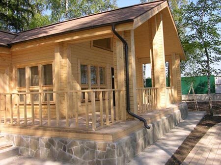 На рнс. 160 показан корабельный рефлектор, установленный